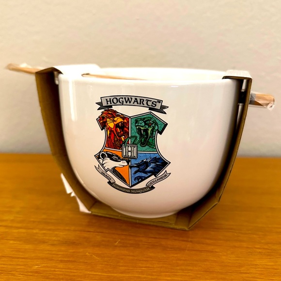 NWT - Hogwarts Noodle Bowl with Chopsticks- Harry Potter - Picture 1 of 6